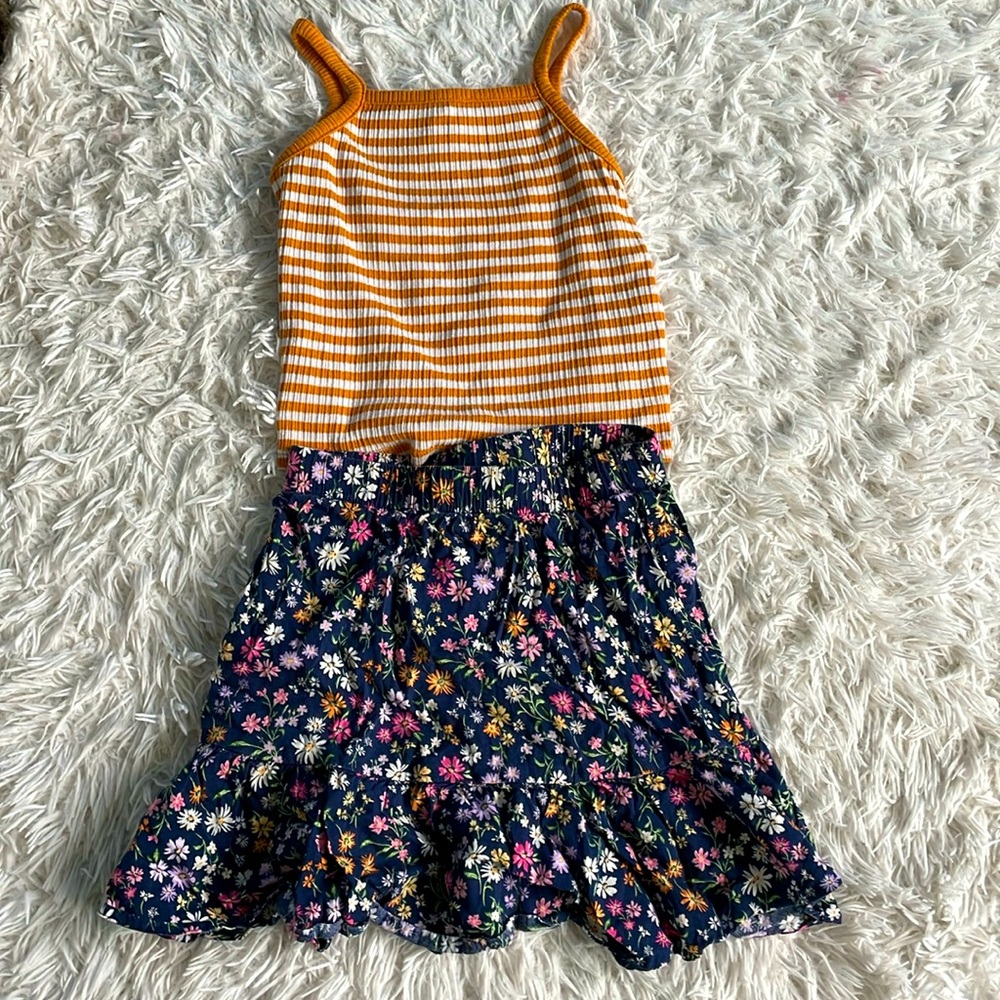 Old Navy kids top and skirt set !